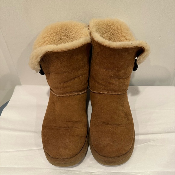 UGG Women's Bailey Button II Chestnut Boot - Picture 7 of 7